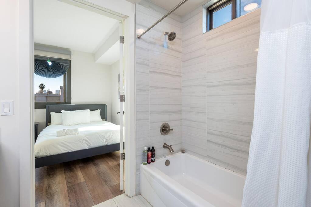 Luxurious Penthouse In Beverly Hills - Sleeps 10 Los Angeles Exteriér fotografie